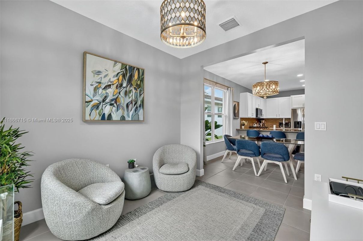 Chandelier, Dining room, Interior, Kitchen, Recessed Lighting, Stainless Steel Appliances