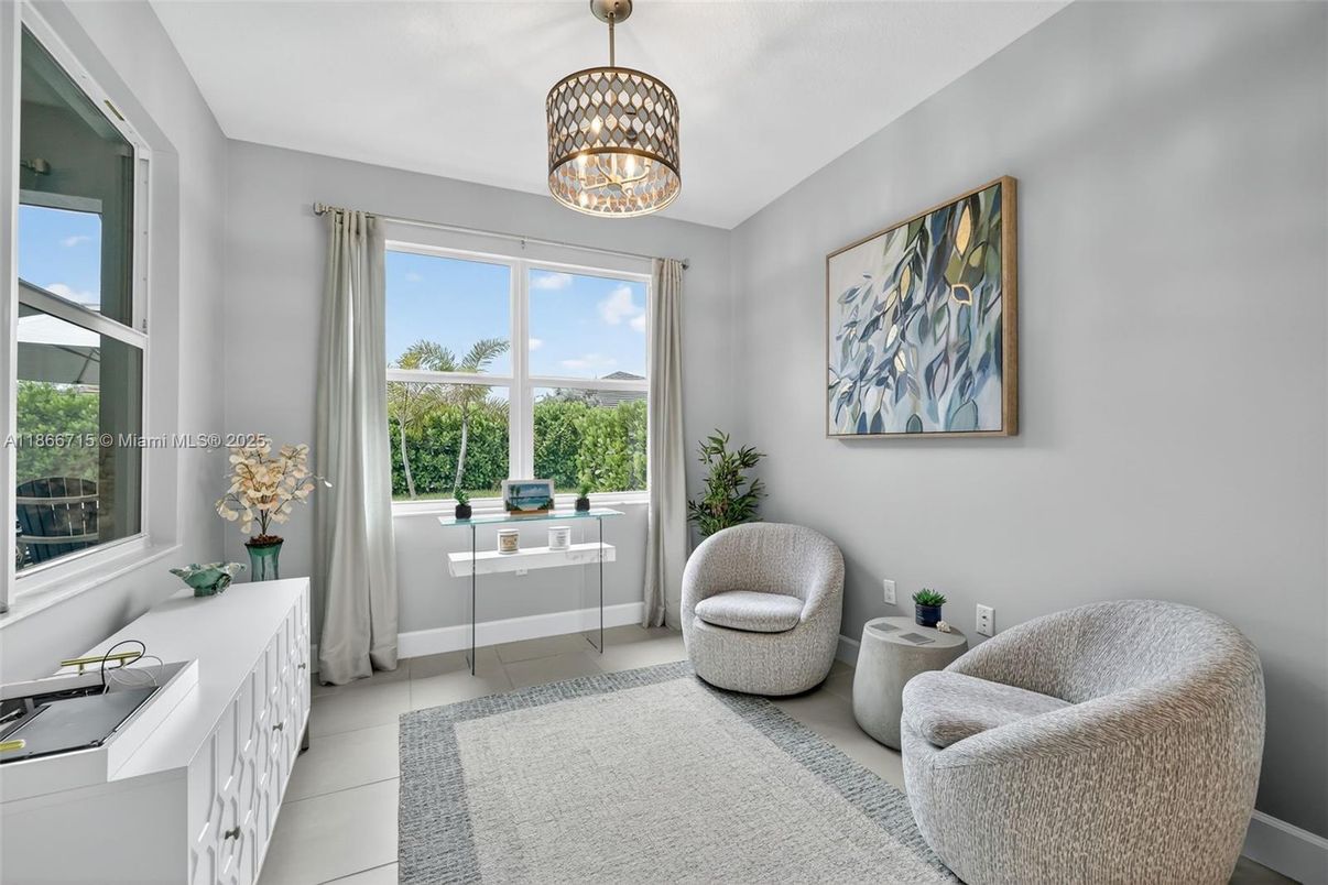 Home Office, Interior