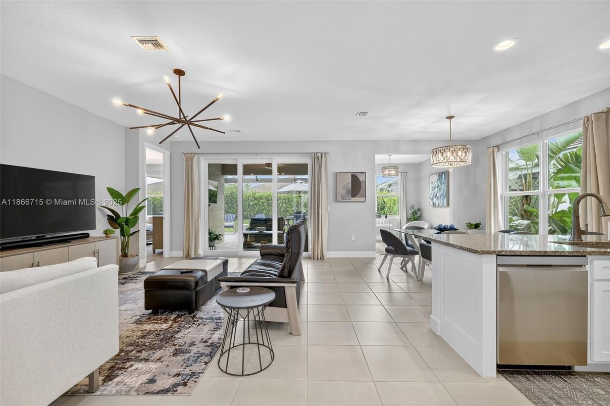 Chandelier, Dining room, Interior, Kitchen, Living room, Pendant Lights, Recessed Lighting