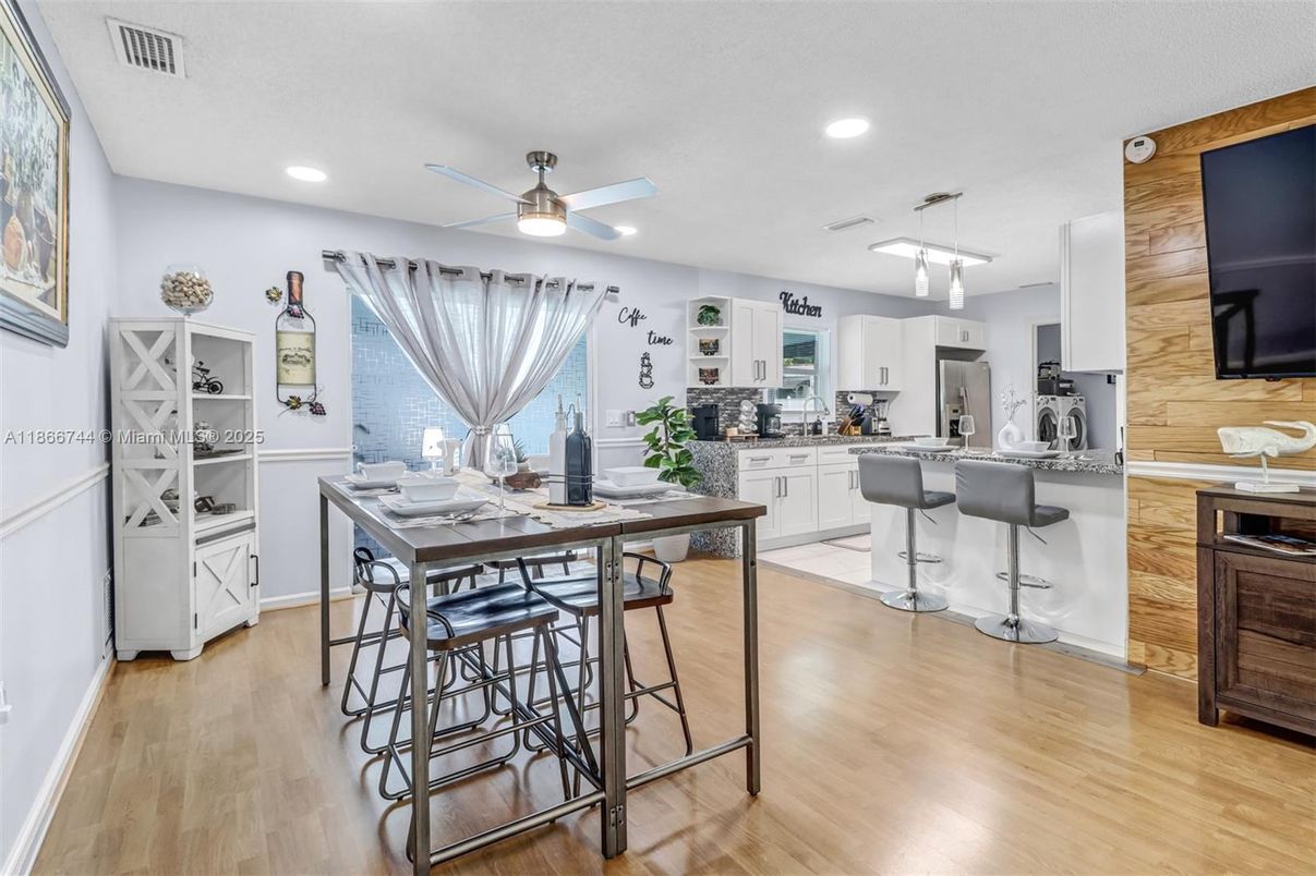 Dining room, Interior, Kitchen, Recessed Lighting, Wood Texture Flooring