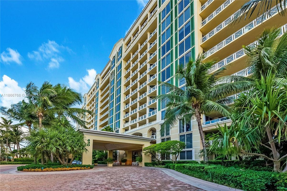 Exterior, Facade, Condo Building