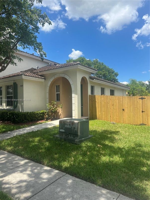 Backyard, Exterior
