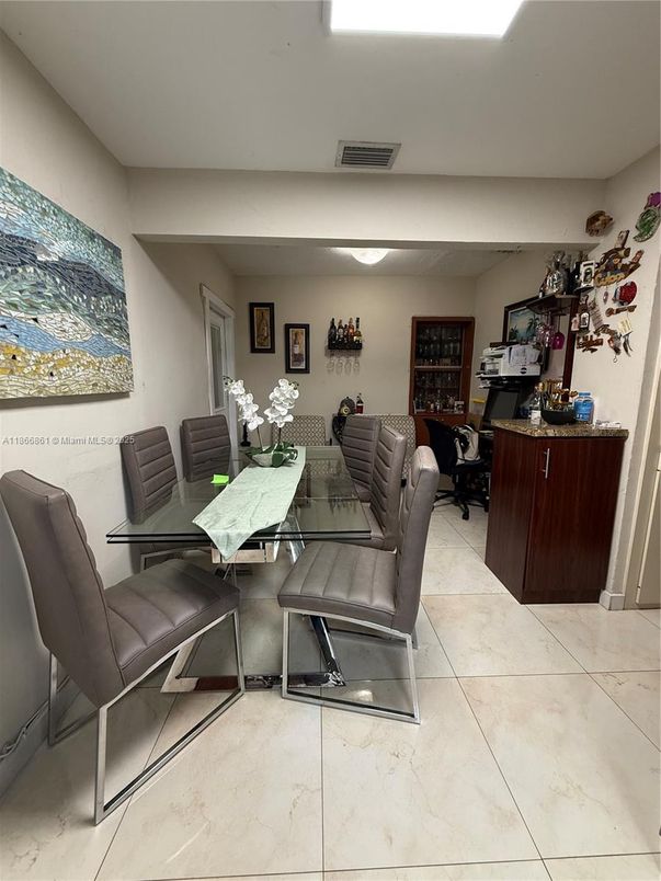 Dining room, Interior