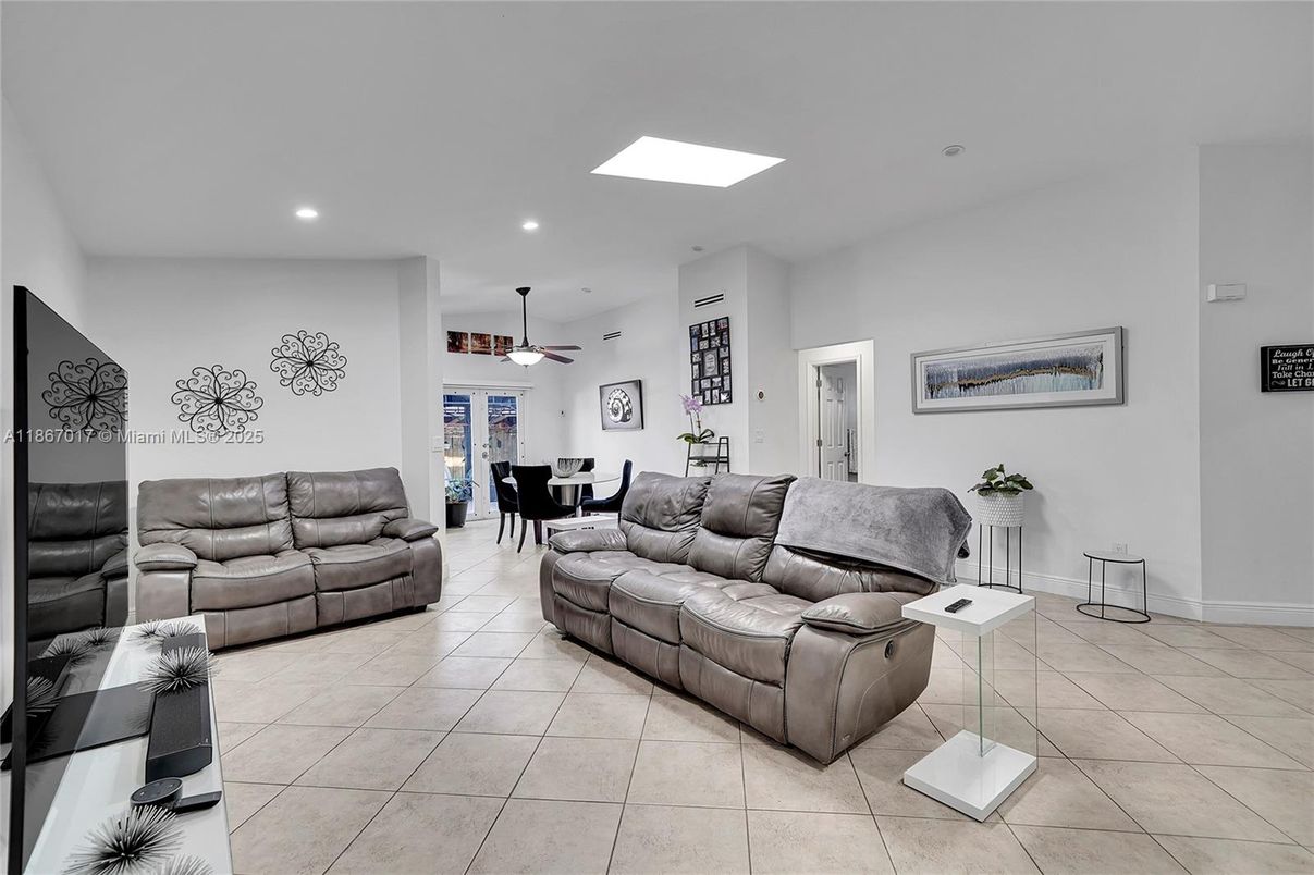 Dining room, Interior, Living room, Recessed Lighting