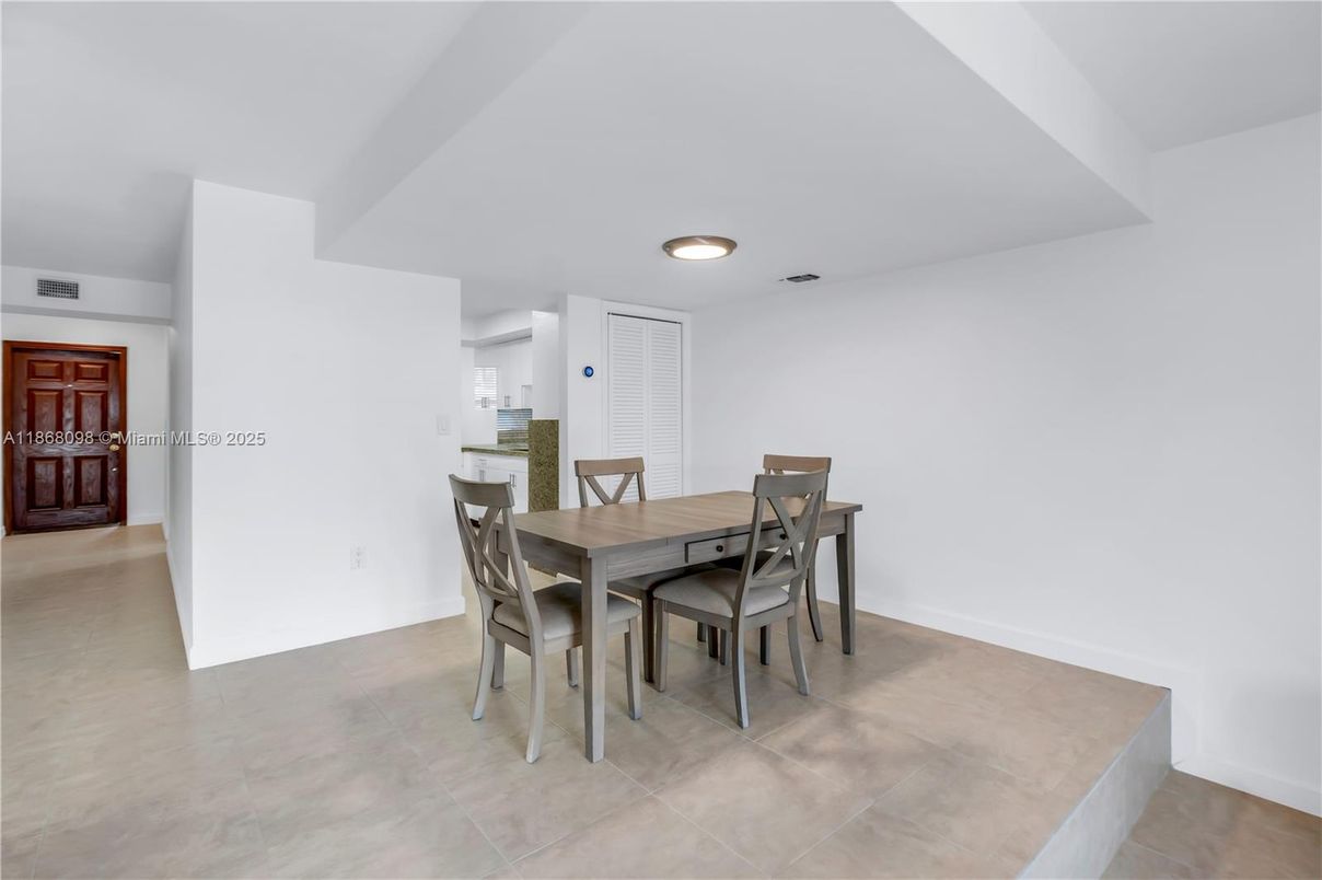 Dining room, Interior, Recessed Lighting