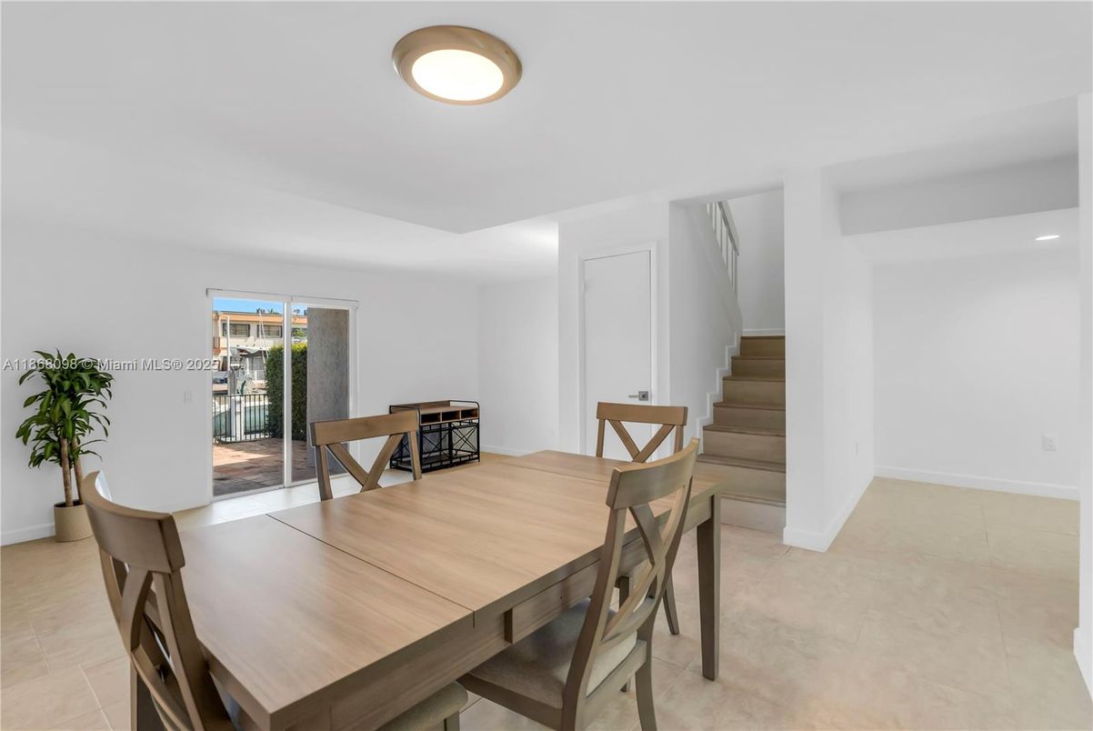 Dining room, Interior, Recessed Lighting