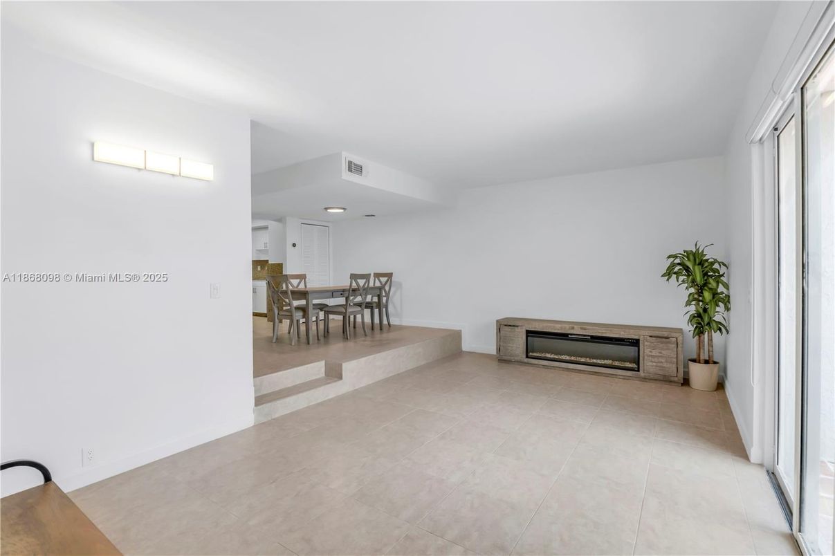 Dining room, Interior, Recessed Lighting
