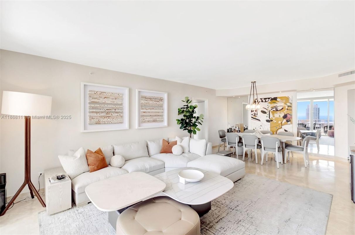 Chandelier, Dining room, Interior, Living room, Pendant Lights