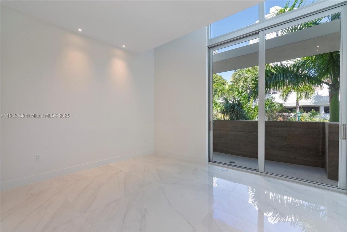 Empty room, Interior, Marble, Recessed Lighting