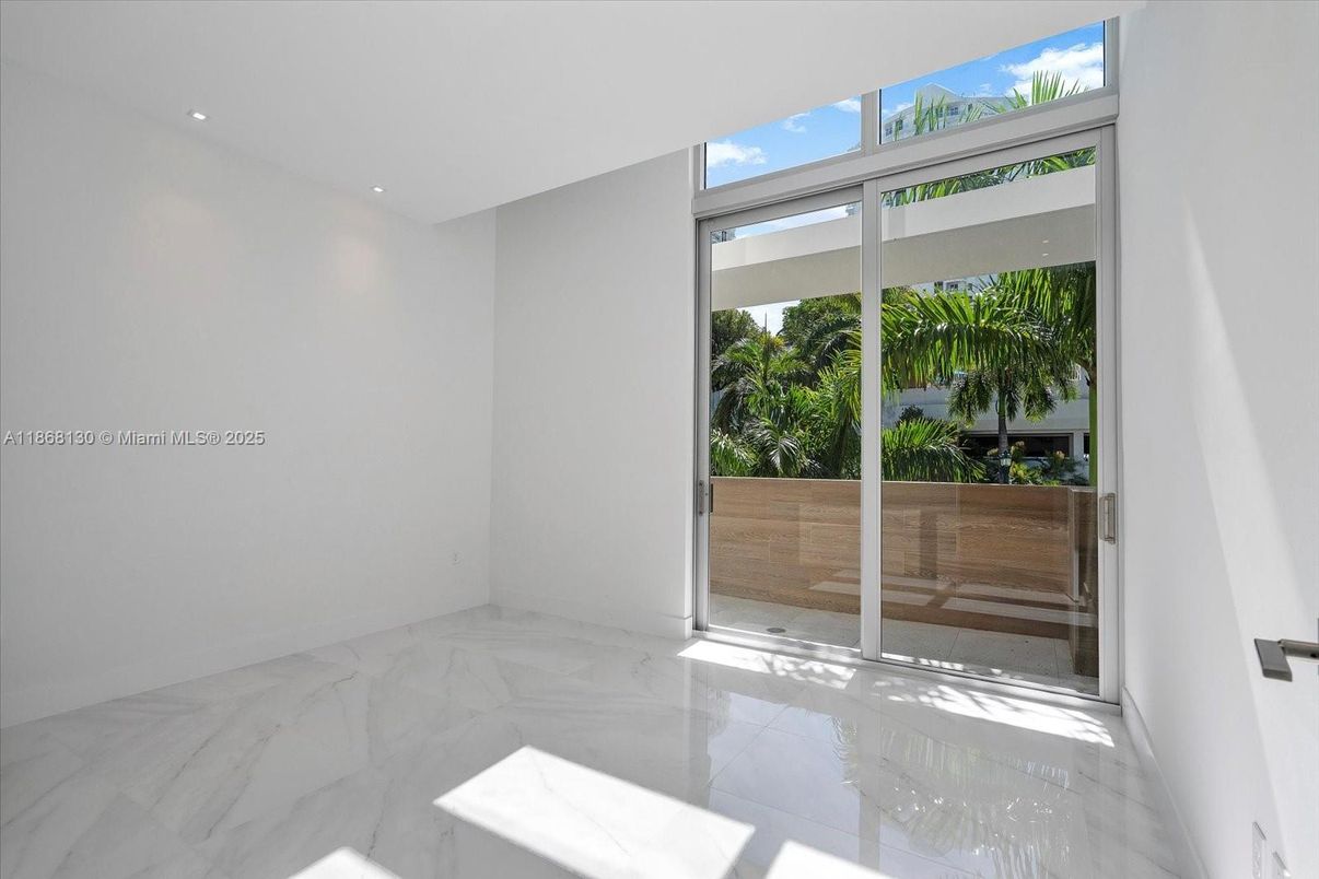 Empty room, Interior, Marble, Recessed Lighting