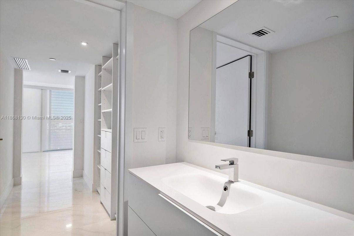 Bathroom, Interior, Recessed Lighting