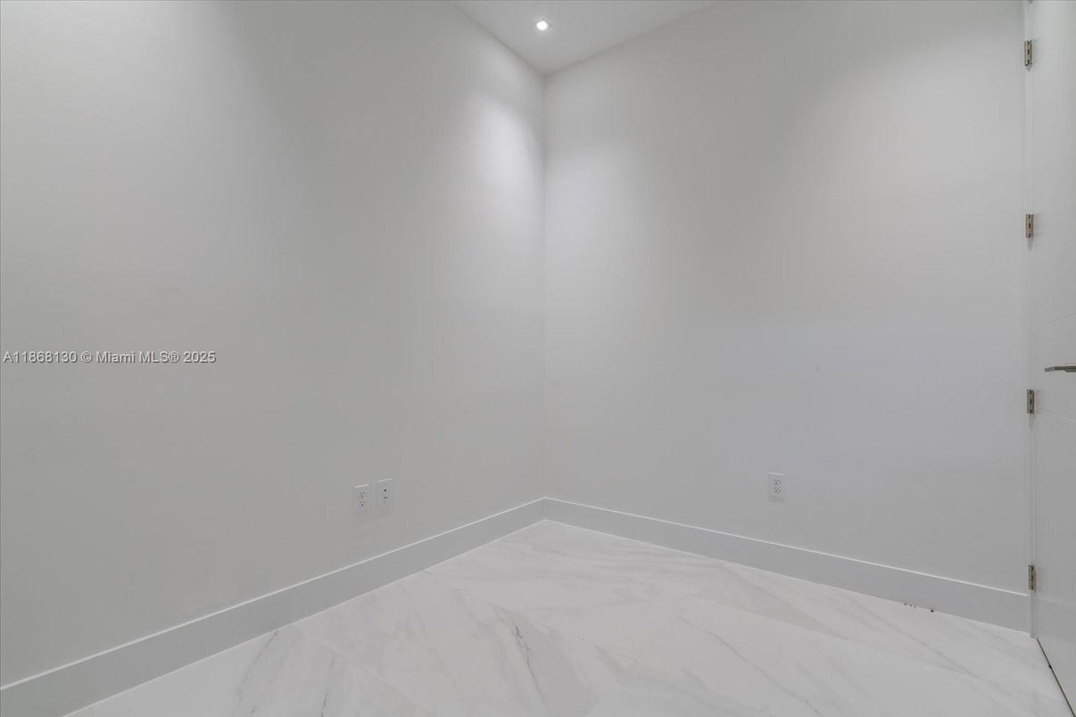 Empty room, Interior, Marble, Recessed Lighting