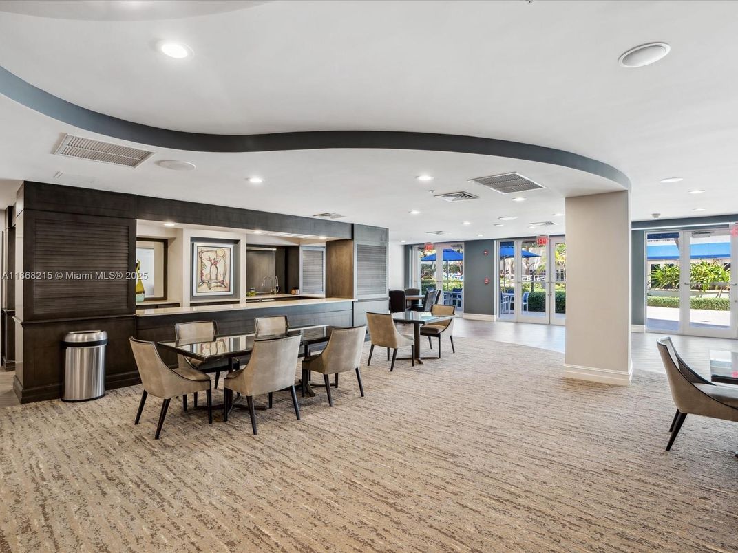 Dining room, Interior, Recessed Lighting, Water