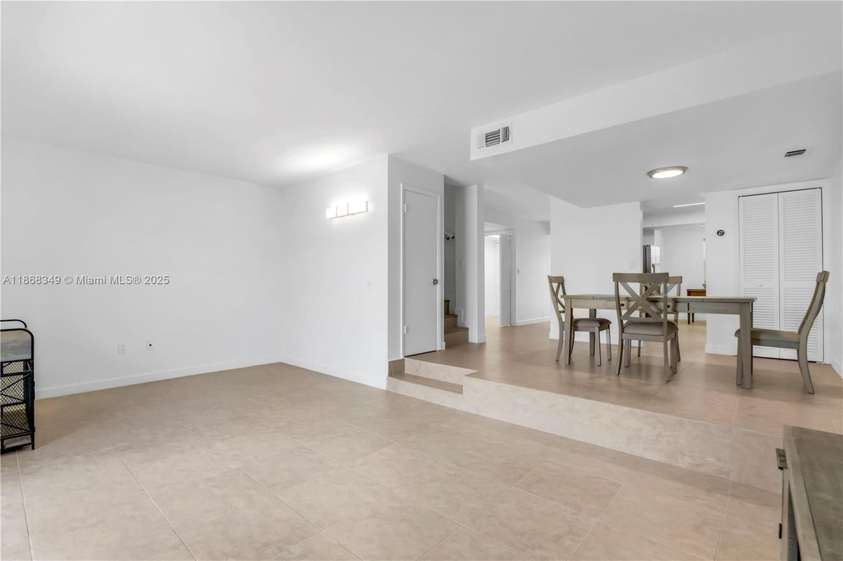 Dining room, Interior, Recessed Lighting