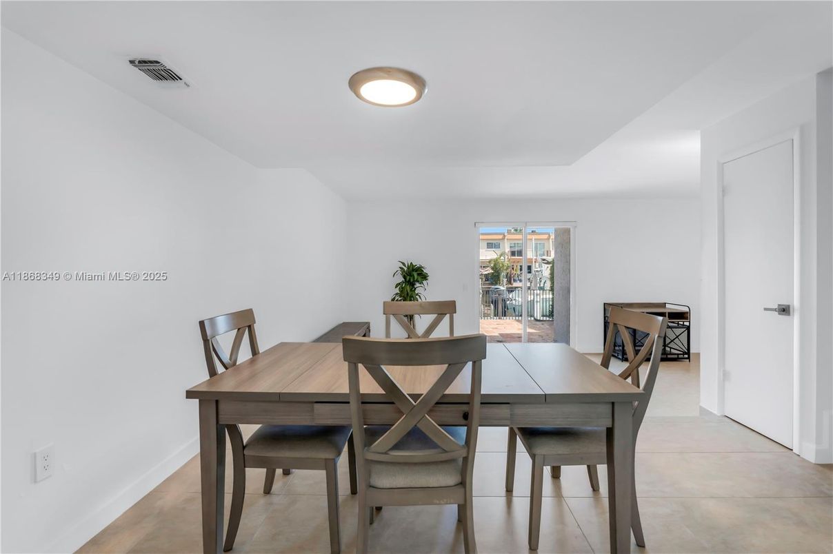 Dining room, Interior