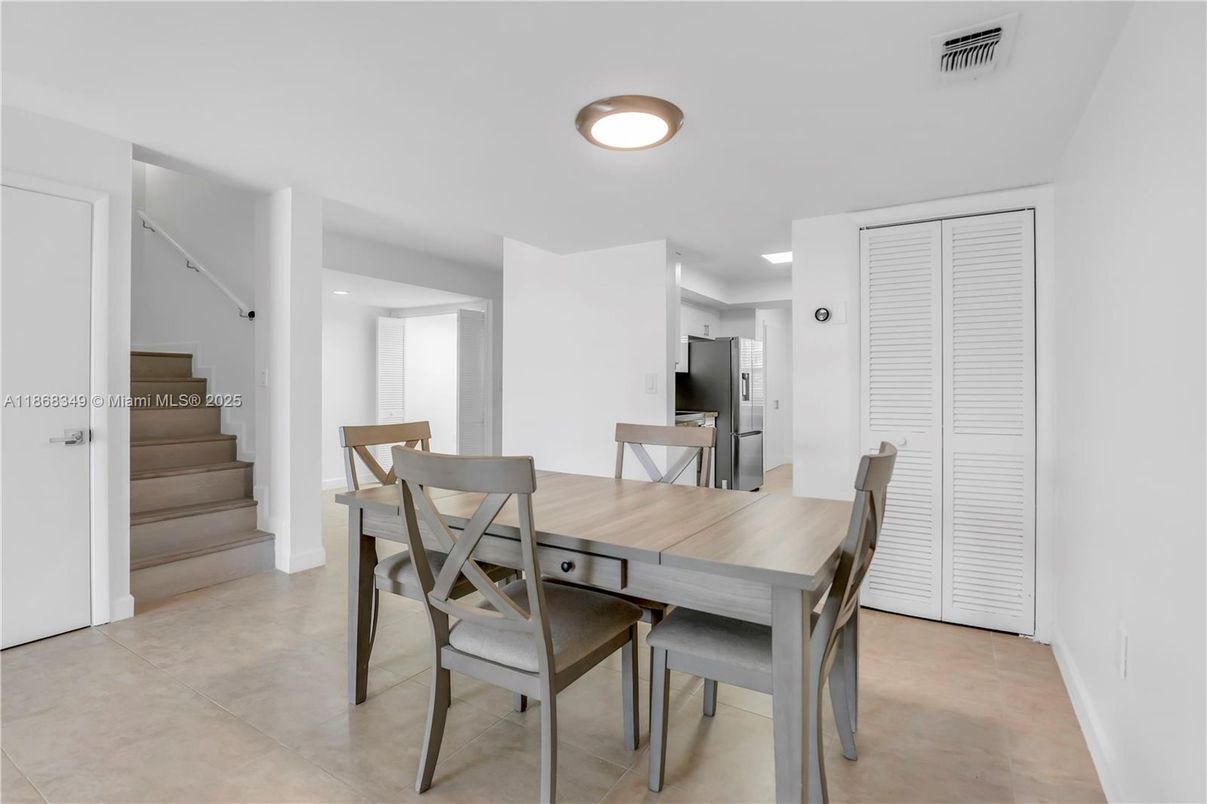 Dining room, Interior, Recessed Lighting