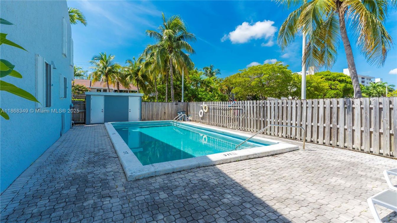 Exterior, Pool