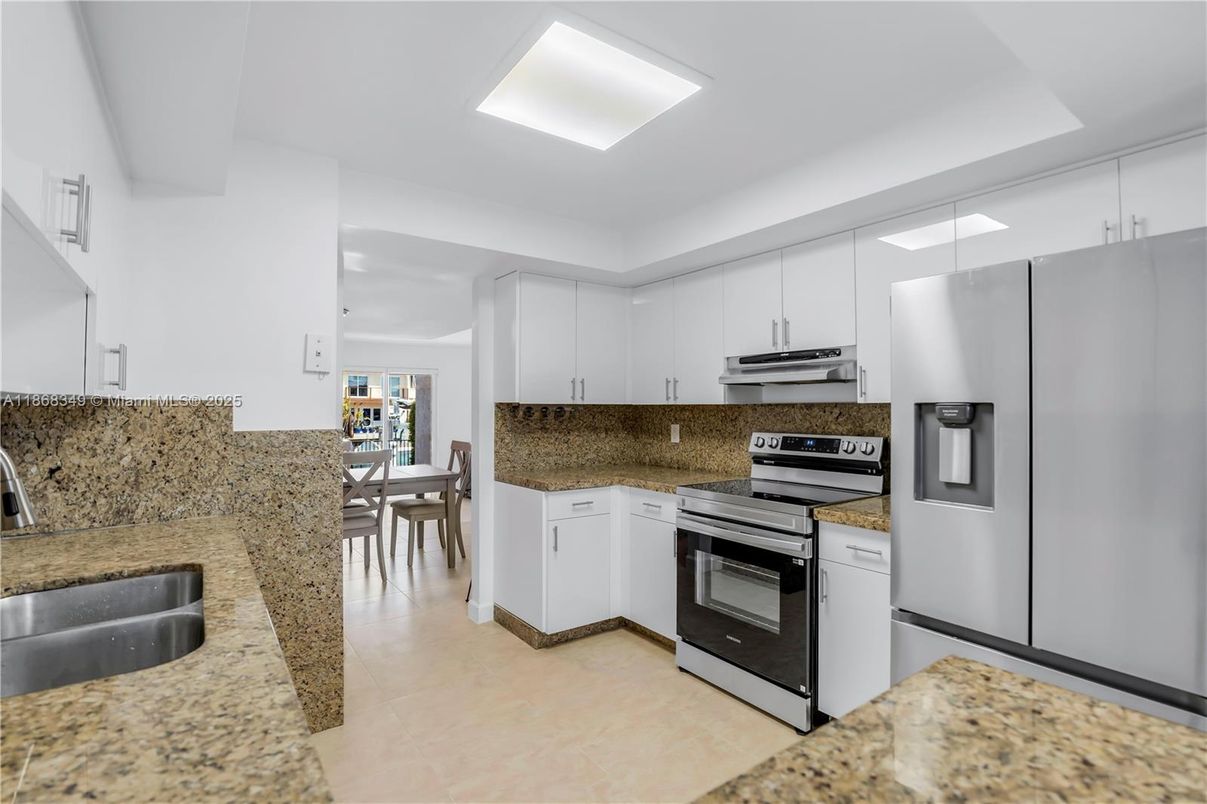 Dining room, Interior, Kitchen, Stainless Steel Appliances