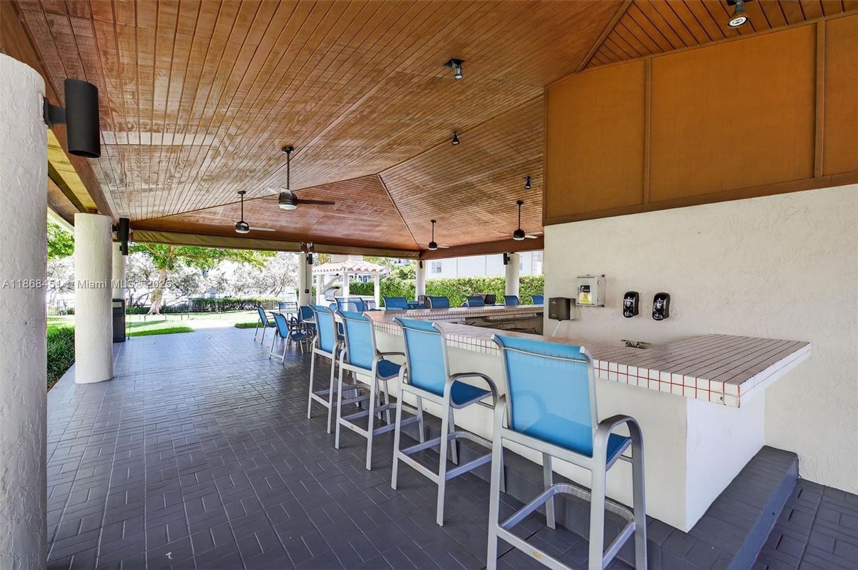 Exterior, Outdoor Kitchen