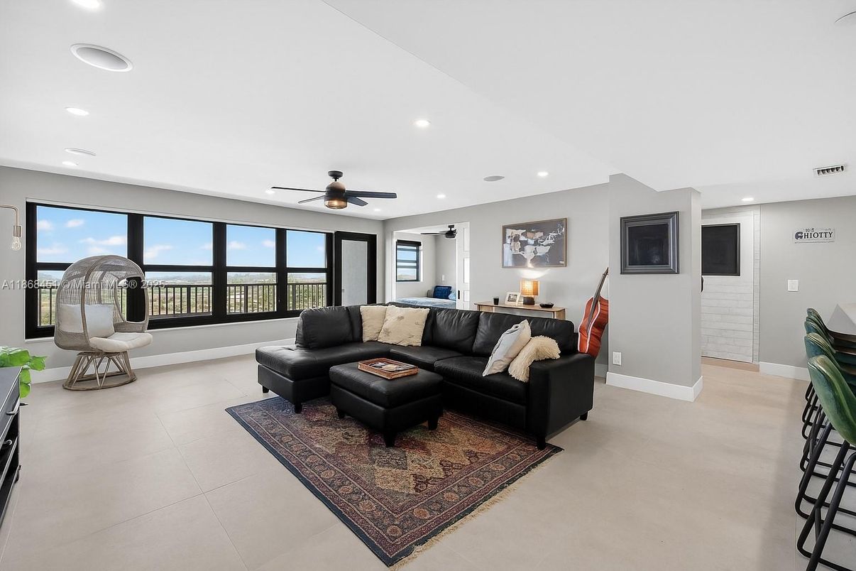 Interior, Living room, Recessed Lighting, Water