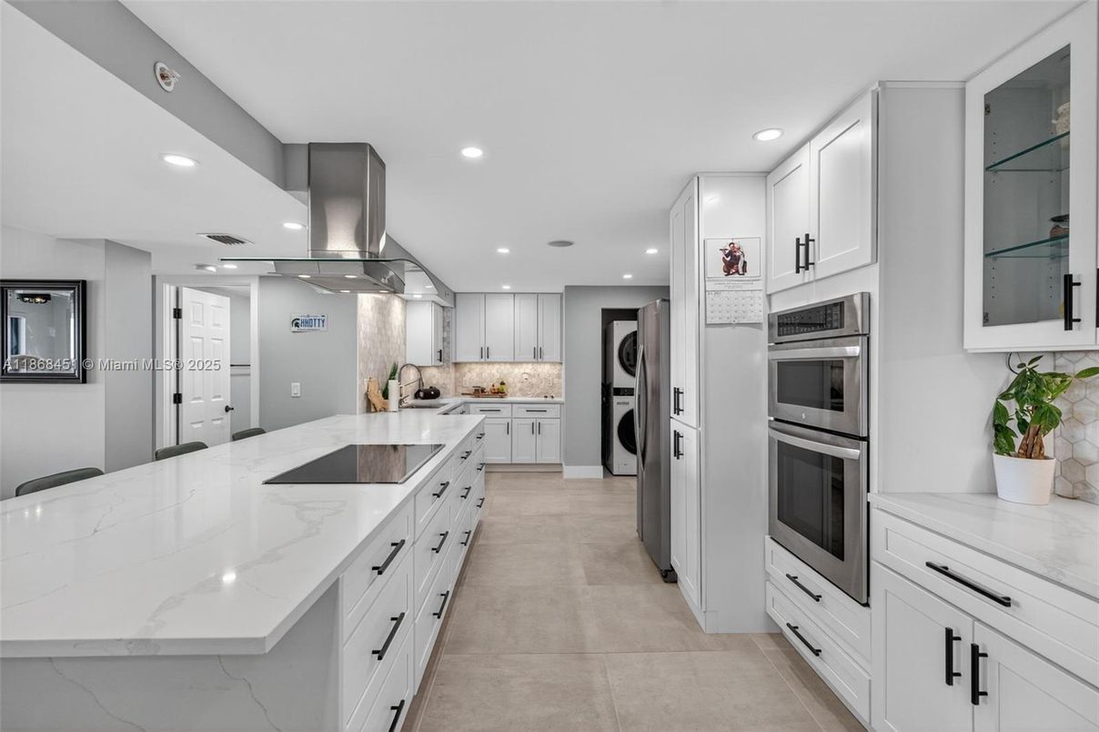 Interior, Kitchen, Recessed Lighting, Stainless Steel Appliances, Washer