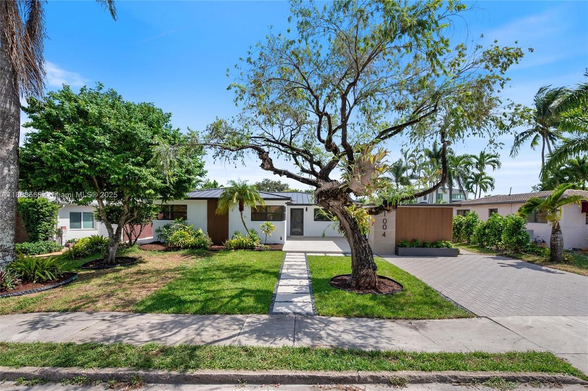 Backyard, Exterior, Facade, Ranch