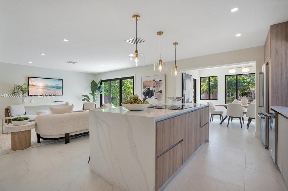 Dining room, Interior, Living room, Pendant Lights, Recessed Lighting