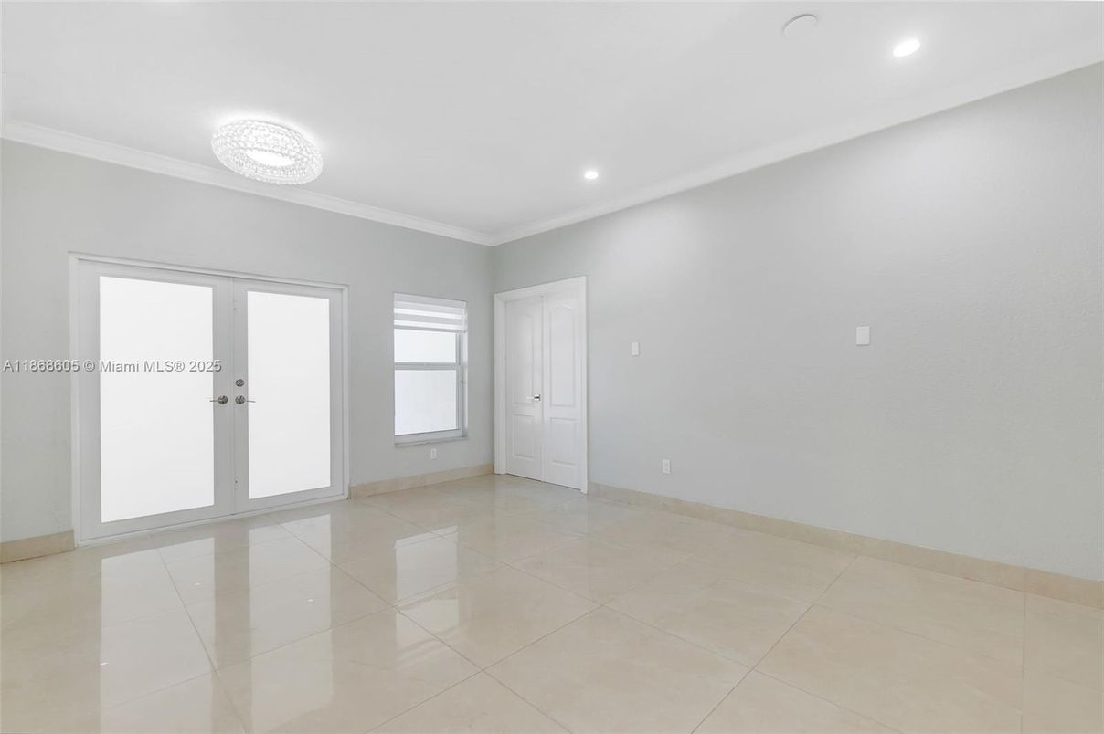 Chandelier, Empty room, Interior, Recessed Lighting