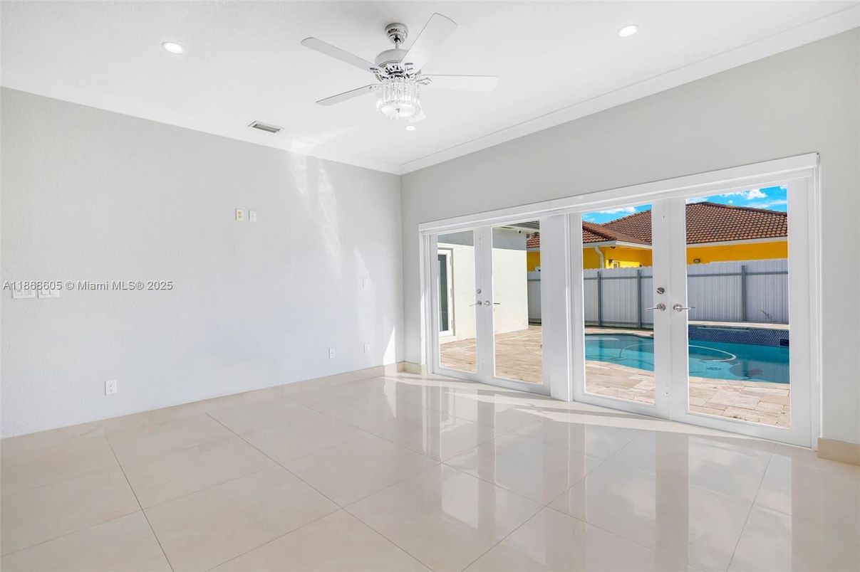 Empty room, Interior, Recessed Lighting