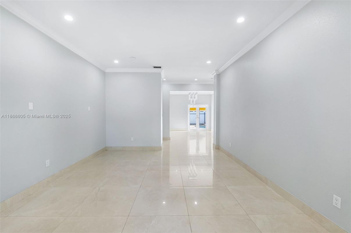 Empty room, Interior, Recessed Lighting