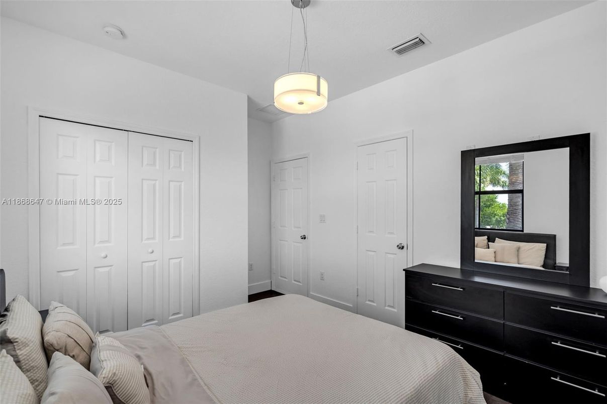Bedroom, Interior, Pendant Lights