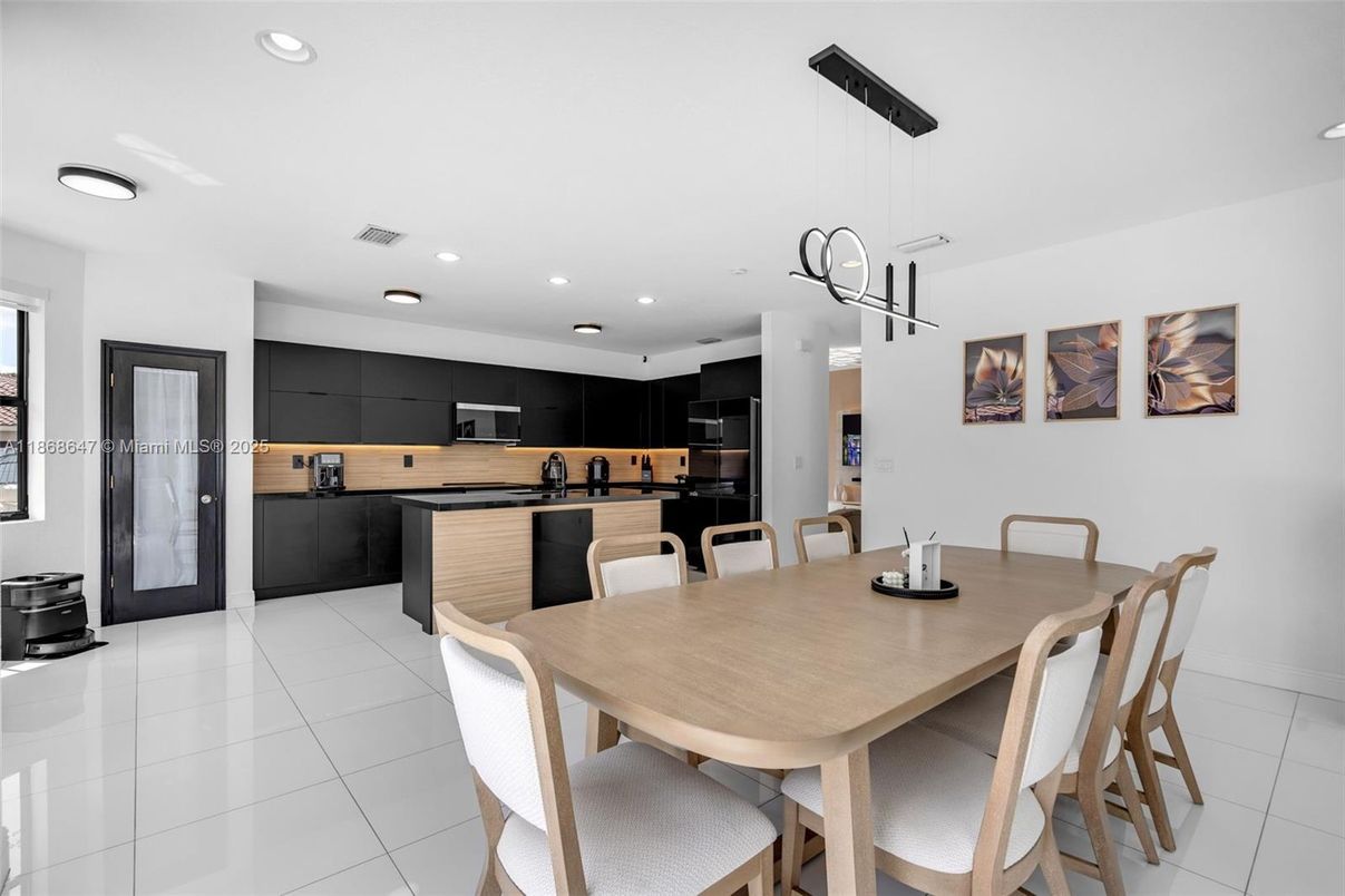 Dining room, Interior, Kitchen, Pendant Lights, Recessed Lighting