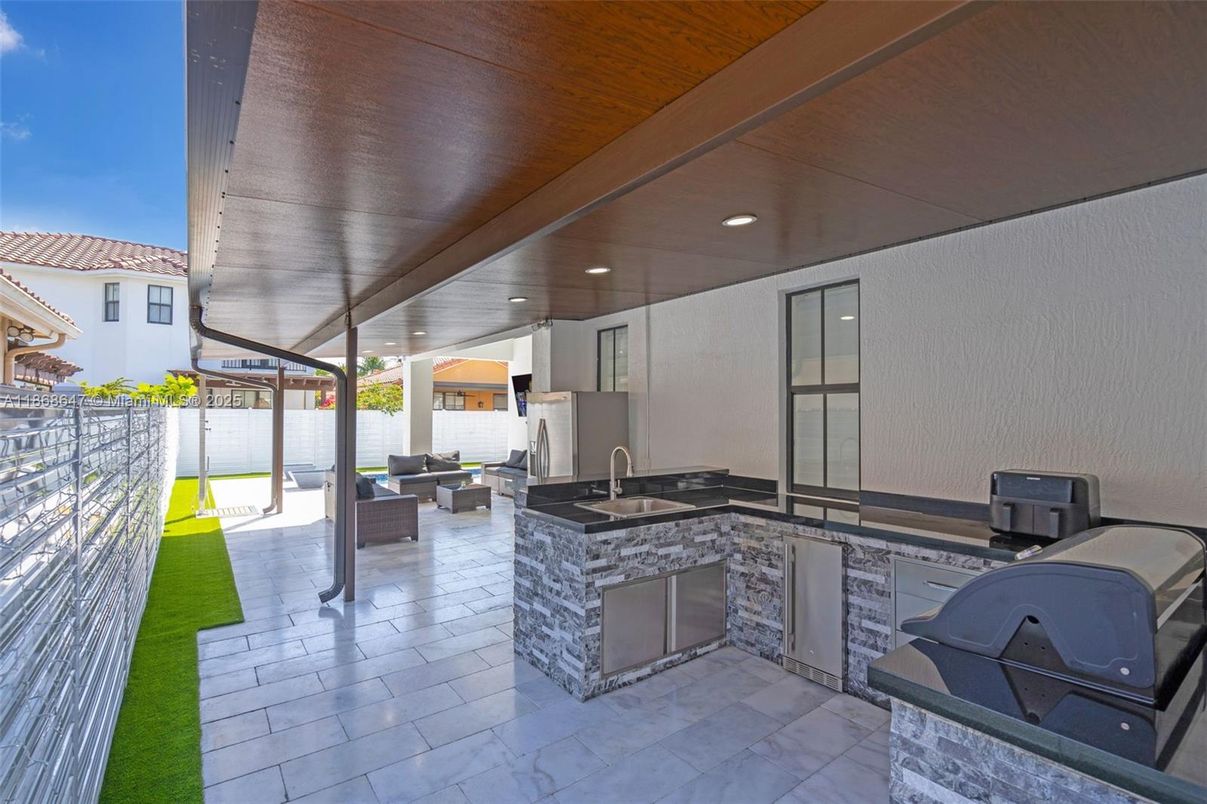 Exterior, Outdoor Kitchen
