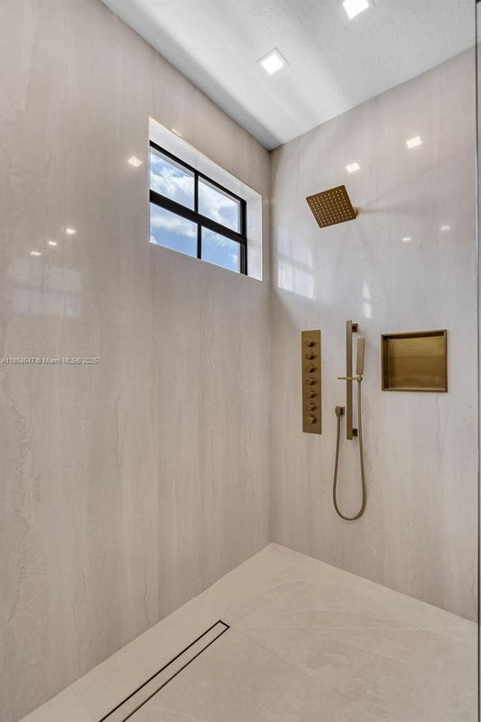 Bathroom, Interior, Recessed Lighting