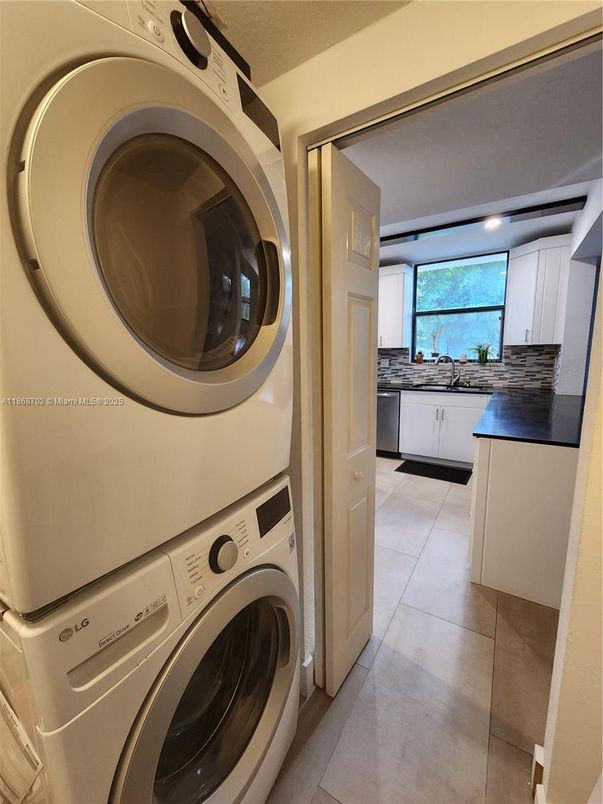 Interior, Utility Closets, Washer, Water