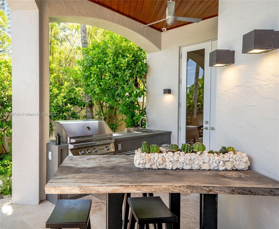 Exterior, Outdoor Kitchen