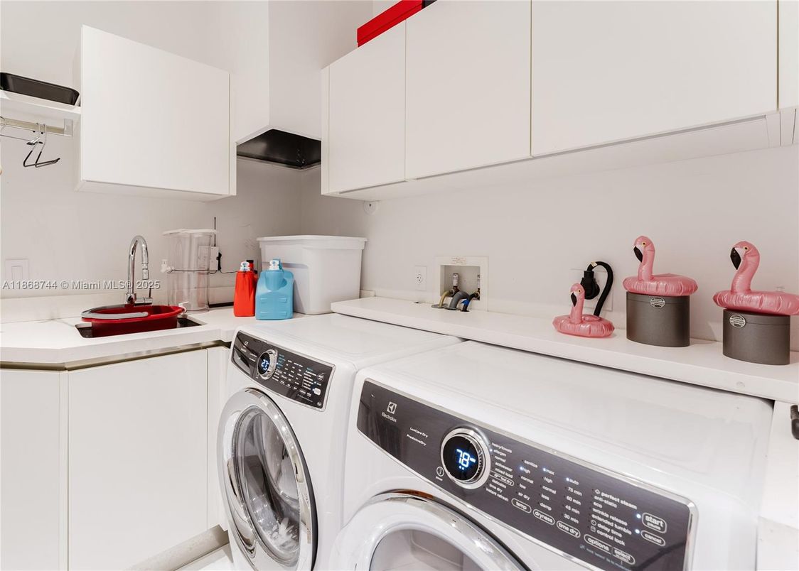 Interior, Washer