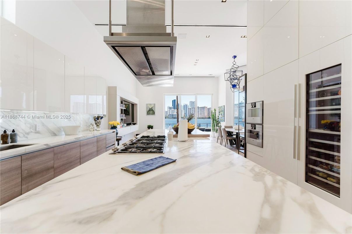 Dining room, Interior, Kitchen, Pendant Lights, Recessed Lighting, Stainless Steel Appliances, Water
