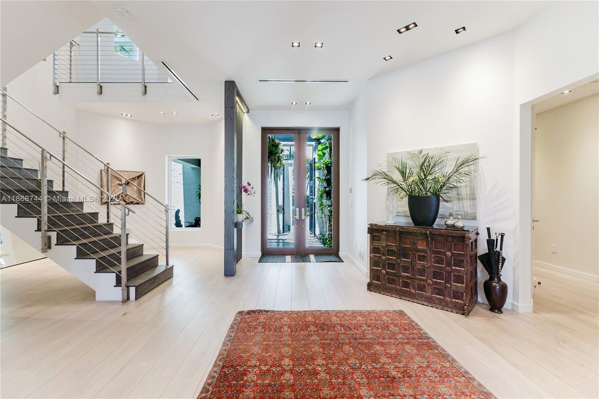 Interior, Recessed Lighting, Wood Texture Flooring