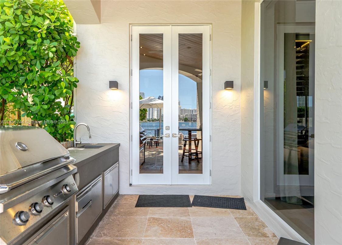 Exterior, Outdoor Kitchen