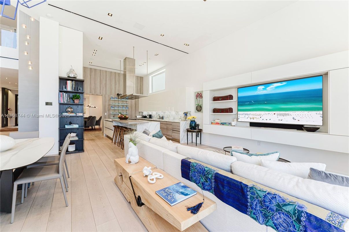 Interior, Kitchen, Living room, Pendant Lights, Recessed Lighting, Wood Texture Flooring