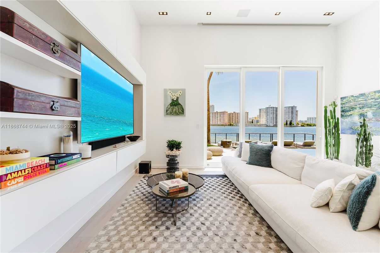 Interior, Living room, Recessed Lighting, Water