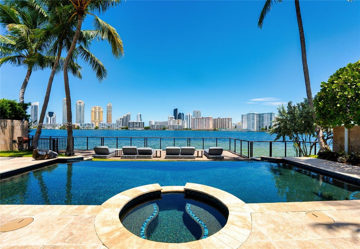 Exterior, Pool, Water