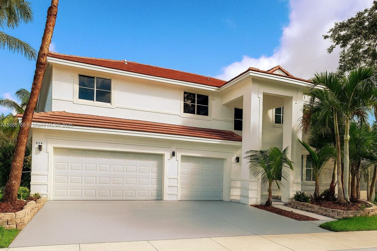 Attached, Exterior, Facade, Spanish Mediterranean