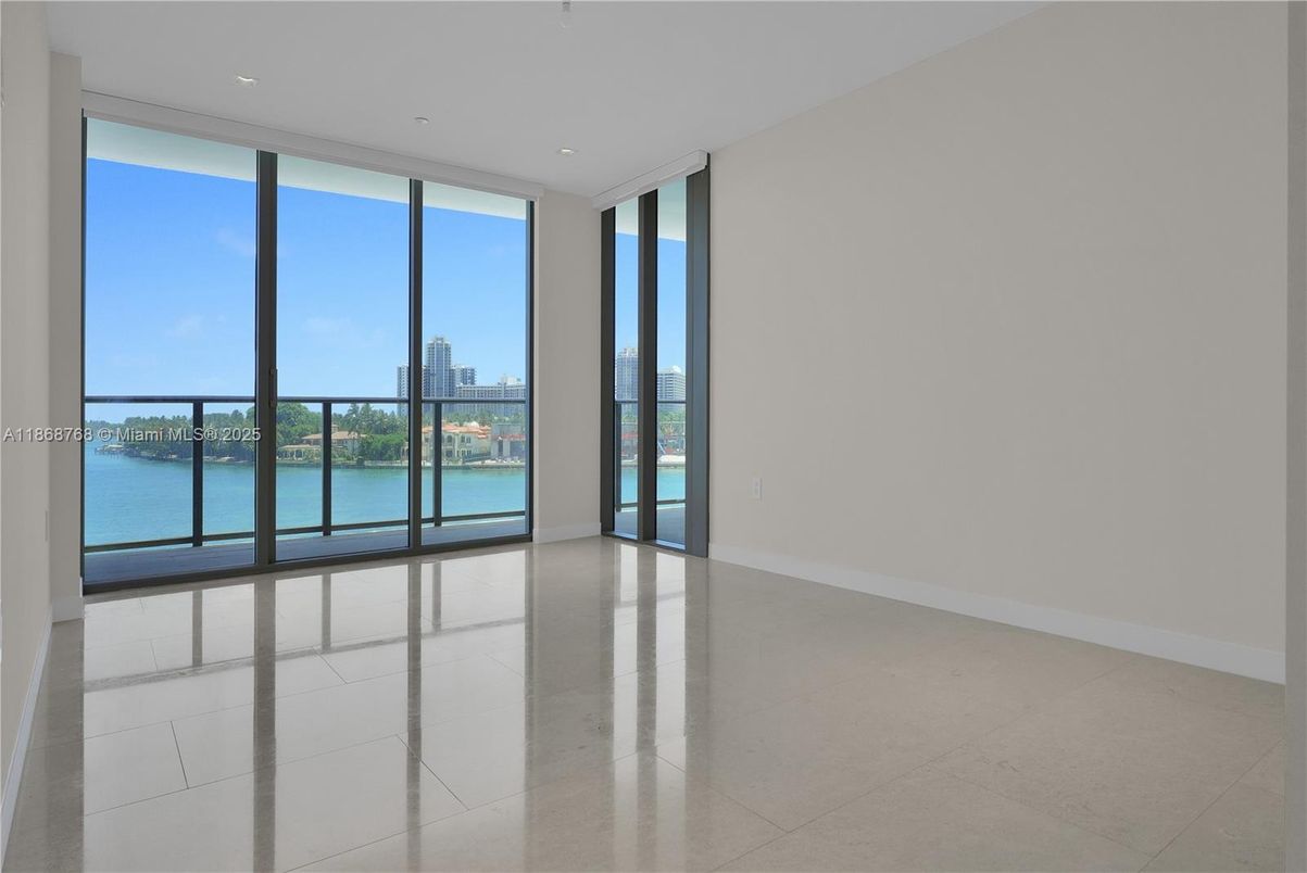 Empty room, Interior, Recessed Lighting, Water