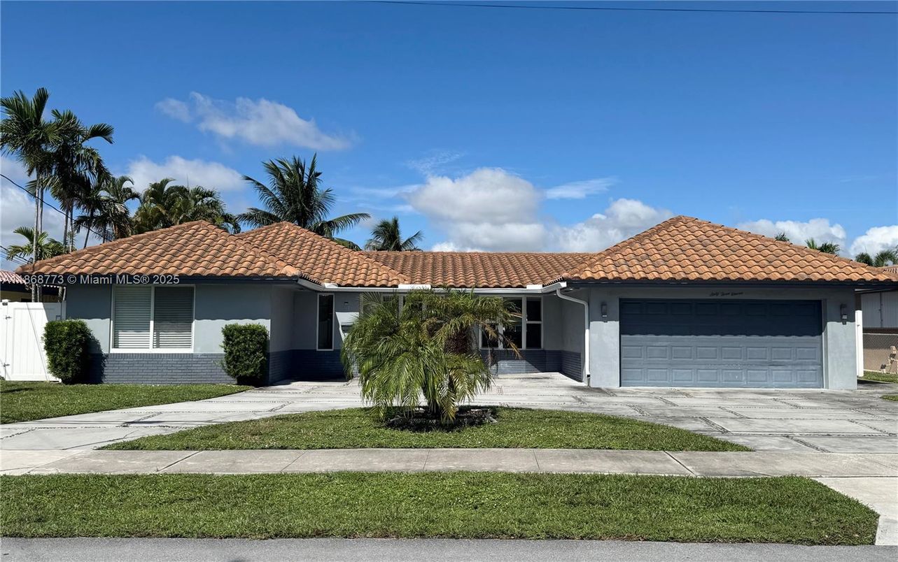 Attached, Exterior, Facade, Spanish Mediterranean
