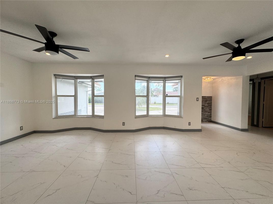 Empty room, Interior, Marble, Recessed Lighting