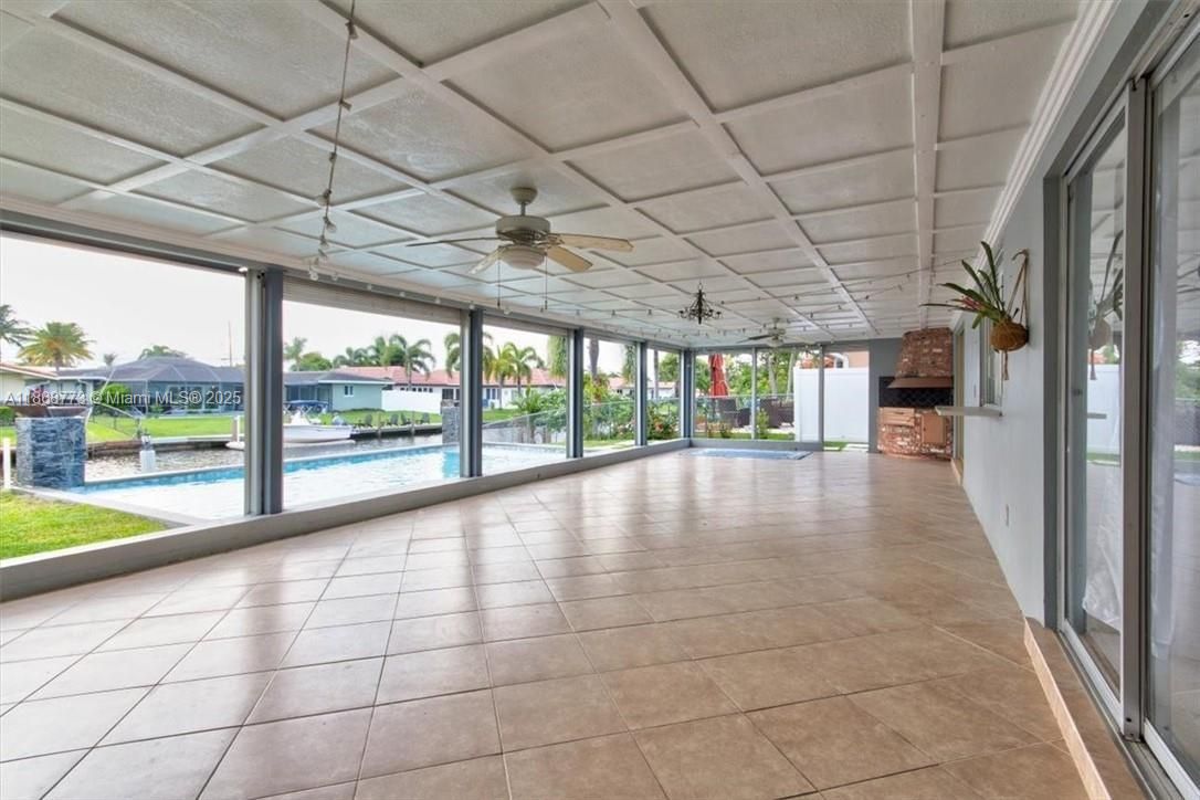 Empty room, Interior, Sun Room