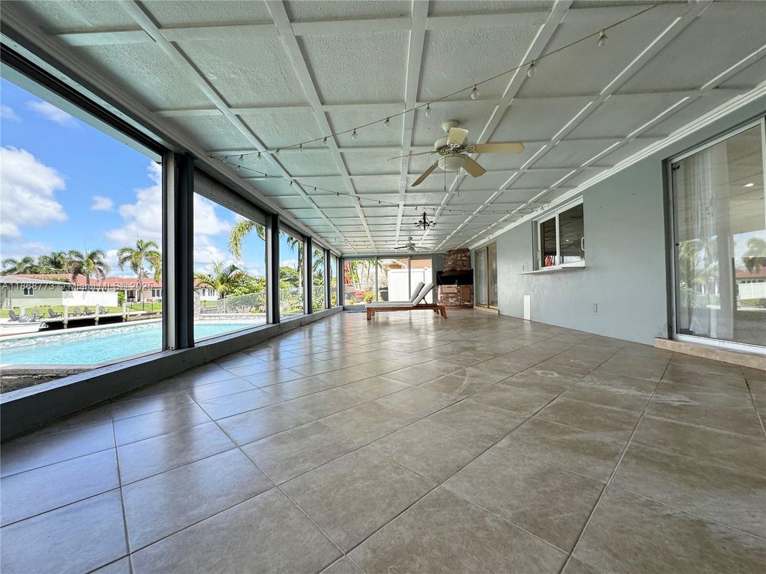 Empty room, Interior, Sun Room