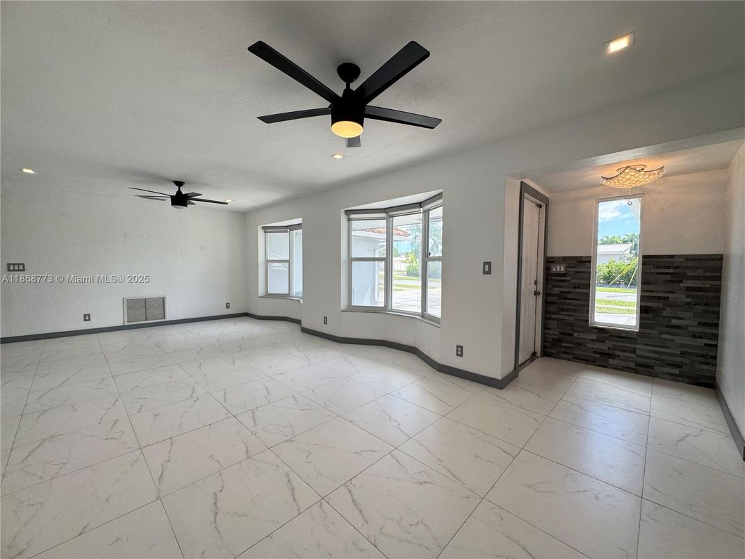 Empty room, Interior, Marble, Recessed Lighting